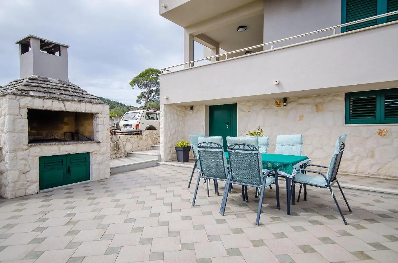 Apartments Doric 슬라티네