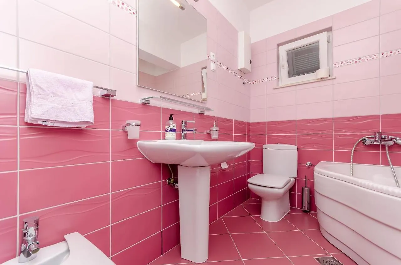 Apartments Doric 슬라티네