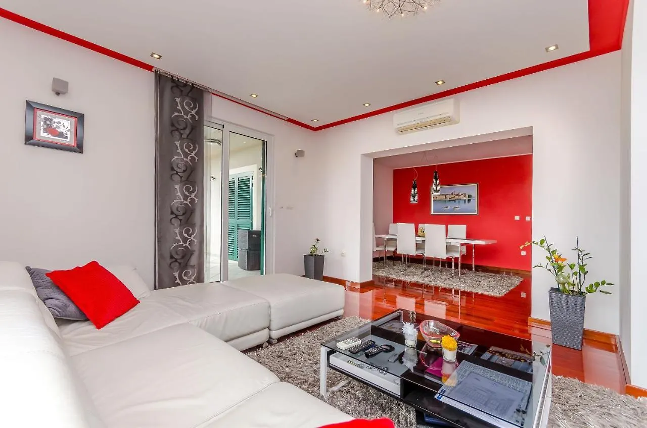 Apartments Doric Slatine 0*,